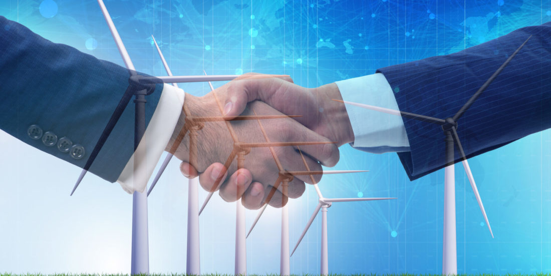 business handshake foran vindmøller
