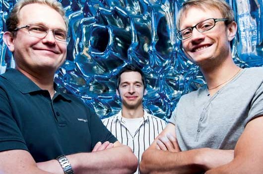 NEW SENSOR: The SINTEF researchers Ib-Rune Johansen (left), Michal Mielnik and Jon Olav Grepstad believe that they have helped develop ‘the ultimate biosensor’.
Photo: Werner Juvik