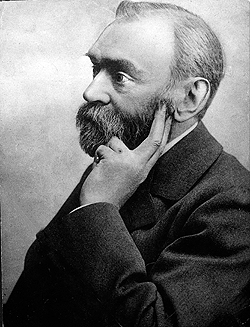 Alfred Nobel (1833–1896), dynamittoppfinnaren som ville tene menneska. KVA SA NOBEL?  Alfred Nobel etablerte opphavleg fem priser – innanfor fysikk, kjemi, medisin, litteratur – og for fredsarbeid. Det norske stortinget fekk til oppgåve å velje komiteen som skulle stå for utdelinga. I testamentet skreiv Nobel at fredsprisen måtte gå «…åt den, som har verkat mest eller bäst för folkens förbrödrande och afskaffande eller minskning af ståande arméer samt bildande och spridande af fredskongresser.» DETTE SEIER NOBELKOMITEEN:  «Den norske Nobelkomité har bestemt at Nobels fredspris for 2004 skal tildelast Wangari Maathai for hennar innsats for ei berekraftig utvikling, demokrati og fred.  Fred på jorda avheng av at vi maktar å tryggja livsmiljøet. Maathai står i fremste rekke i kampen for å fremje ei økologisk forsvarleg sosial, økonomisk og kulturell utvikling i Kenya og i Afrika. Ho har eit heilskapleg perspektiv på ei berekraftig utvikling som femner om demokrati, menneskerettar og særleg kvinners rettar. Ho tenkjer globalt og handlar lokalt. Maathai stod i motig strid mot det tidlegare undertrykkande regimet i Kenya. Hennar unike aksjonsformer verka til å setje søkjelyset på politisk undertrykking både nasjonalt og internasjonalt. Ho vart til inspirasjon for mange i striden for demokratiske rettar, og særleg oppmuntra ho kvinner til å forbetre sin situasjon. Maathai kombinerer vitskap, sosialt engasjement og aktiv politikk. Meir enn berre å verja det miljø som finst, er det hennar strategi å tryggja og forsterka grunnlaget for ei berekraftig økologisk utvikling. Ho grunnla Green Belt Movement der ho gjennom nesten tretti år har mobilisert fattige kvinner til å plante 30 millionar tre. Metodane hennar er tekne i bruk også i andre land. Vi er alle vitne til korleis avskoging og skogsdød fører til ørkenspreiing i Afrika og trugar mange område i rundt om i verda – også i Europa. Vern om skog mot ørkenspreiing er ei vesentleg sak i strevet for å styrkja livsmiljøet på vår felles jord.»