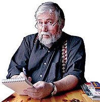TOR ÅGE BRINGSVÆRD (65) er forfatter, dramatiker og redaktør av en lang rekke antologier. Foto: Kristin Svorte