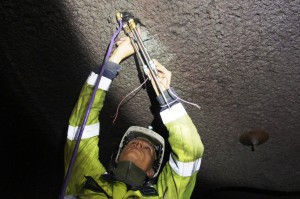 SINTEF har installert utstyr i gruva der det måles bergtrykk, spenningsendringer og endringer i forskyvninger