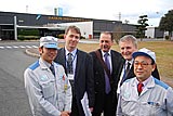 NTNU-forskere fikk se produksjon av den energisparende varmtvannsberederen. Fra venstre Masahiro Nishiyama, Håvard Rekstad, Trygve Eikevik, Arne Bredesen og Shigeharu Taira. (Foto: Daniel Rees)