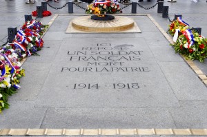 Den ukjente soldats grav under Triumfbuen i Paris. Foto: Photos.com