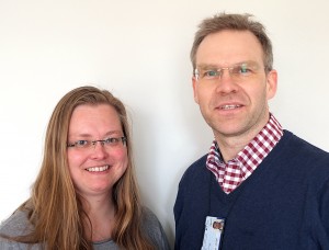 Bilde av PhD-stipendiat Nora Johanne Klungseth og professor Nils Olsson (veileder).