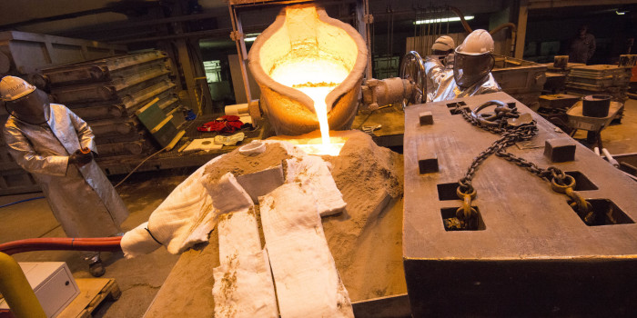 Ny teknologi halverer nesten den metallmengden som må smeltes når propellblader blir til. Her prøves den ut for første gang i industriskala hos Oshaug Metall i Molde. Foto: Oshaug Metall / Arnt Jørgen Sønslien
