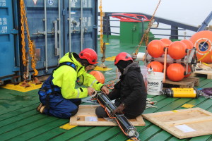 Doktorgradsstudenter fra SAMCoT på reise med Oden i 2013 for å forske på teknologi i Arktis. Foto: NTNU/SAMCoT 
