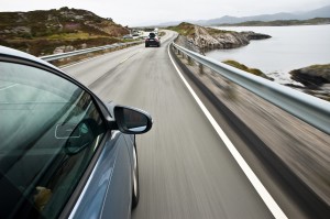 Norge kan spare store beløp på å legge mer slitesterk asfalt på flere strekninger. Foto: Thinkstock