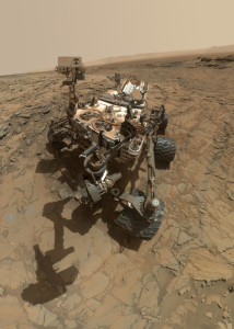 Metanhydrater kan finnes på Mars ved de polare iskappene. I så fall kan det være mulig å utvinne dem for å gi strøm til bemannede ferder til Mars. Her tar den ubemannede Curiosity Mars-roveren en selfie på Mount Sharp på Mars. Foto: NASA/JPL-Caltech/MSSS