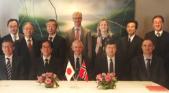 Bilde: Signeringsseremonien ble holdt i ambassadør Erling Rimestads residens i den norske ambassaden i Tokyo.
