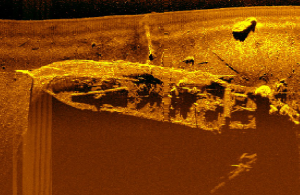Et sonarbilde av «Figaro», et vrak på bunnen av Trygghamna på rundt 30 meters dyp. Foto: Øyvind Ødegård, NTNU