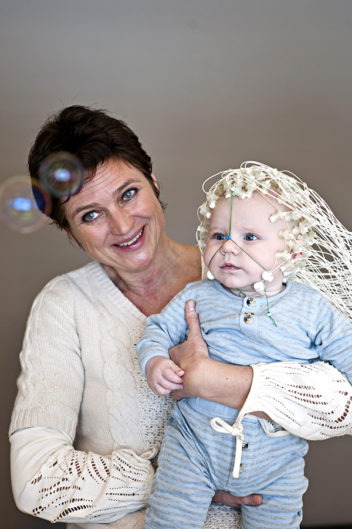 Professor Audrey van der Meer forsker på babyers hjerneutvikling. Foto: Lena Knutli