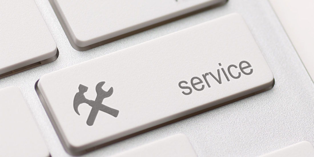 Illustrasjonsbilde som viser to-tre knapper på et PC-tastatur. På knappen som står i fokus står innskriften "Service" ved siden av et ikon som viser en hammer og en skiftnøkkel.