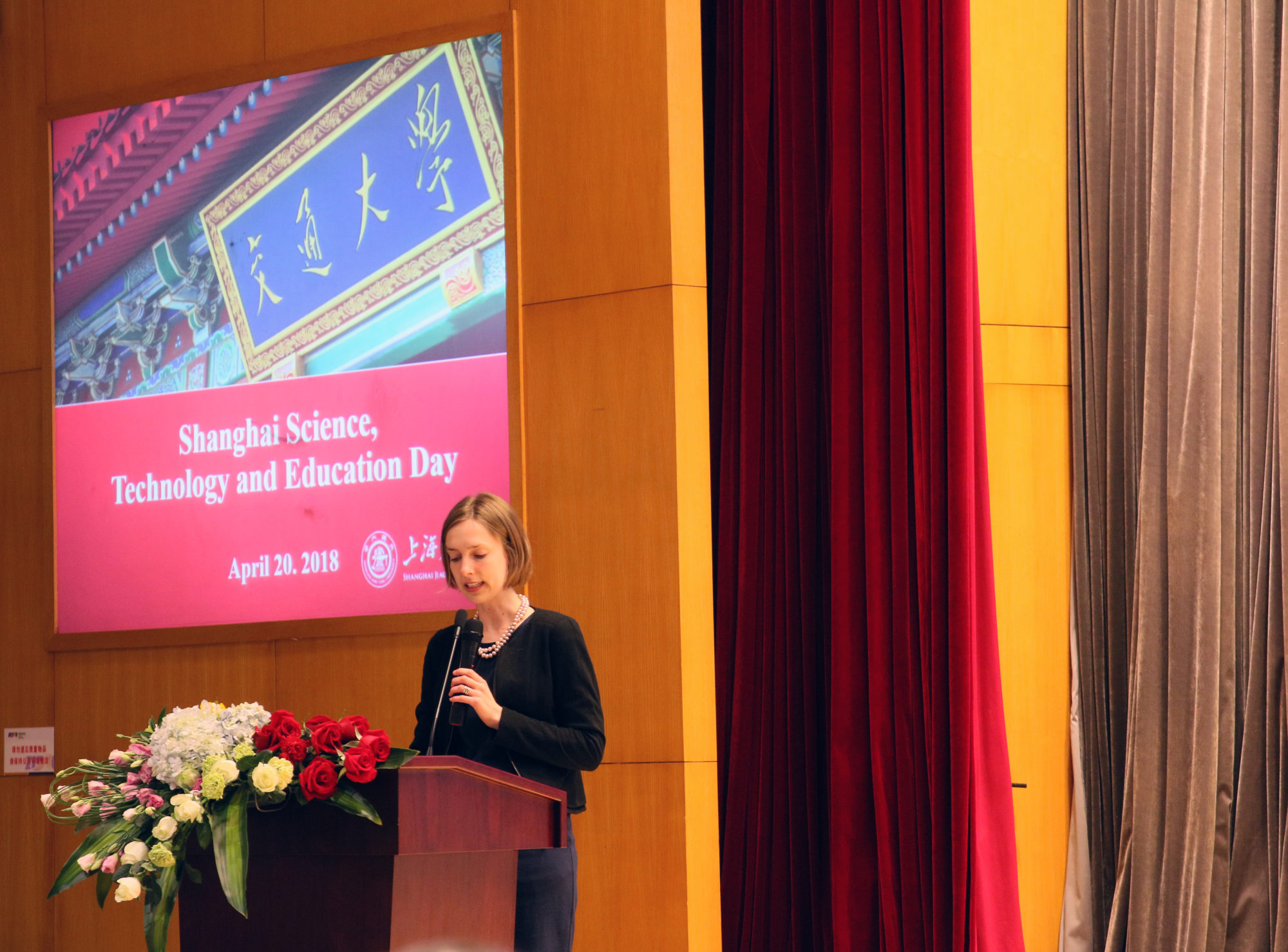 Iselin Nybø, minister for forskning og høyere utdanning, var den som initierte vårens delegasjonsreise for UH-sektoren. Her holder hun tale på Shanghai Jiao Tong University.