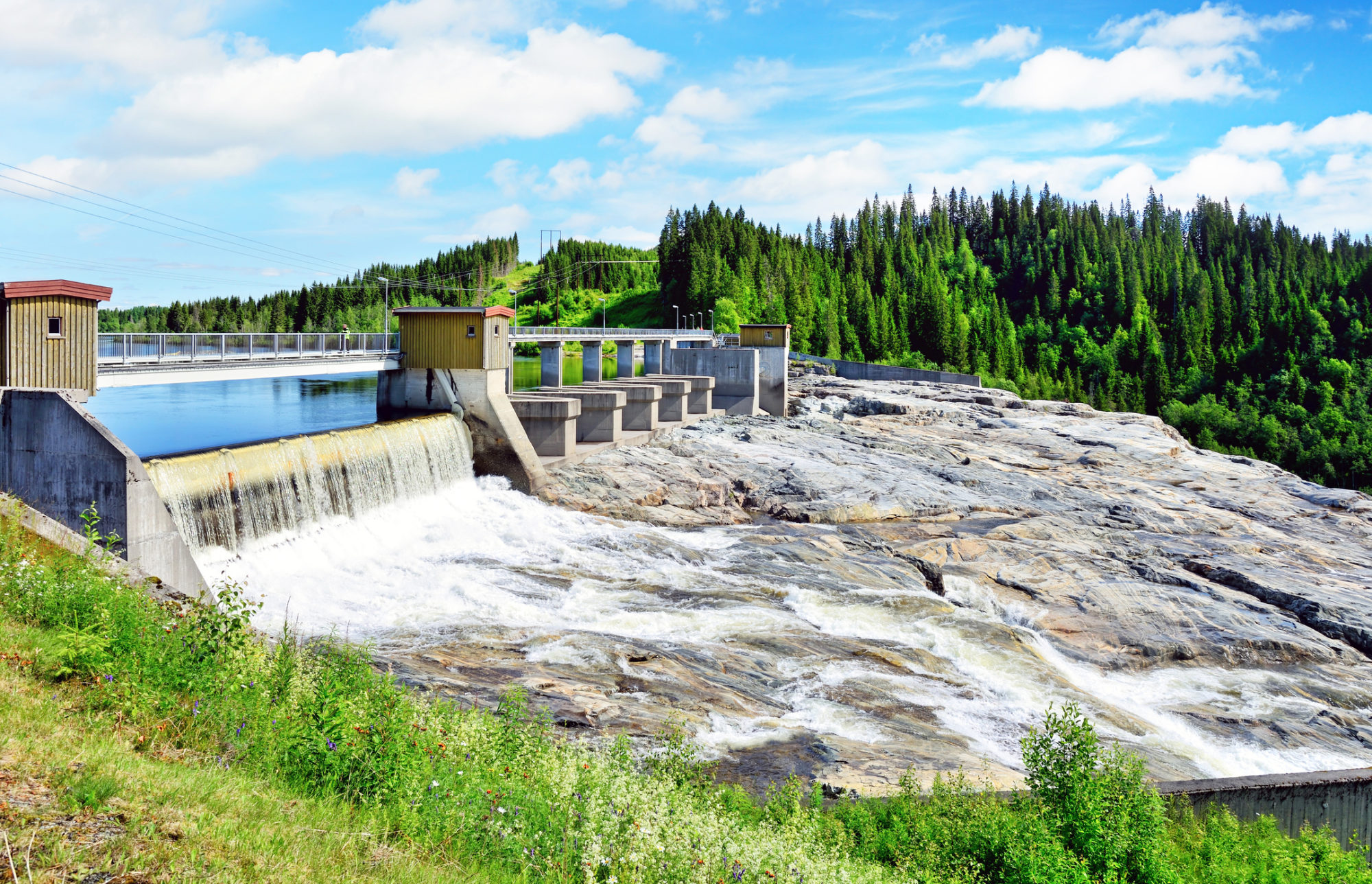 Энергия воды в реке. Мелькефосс ГЭС В Норвегии. Норвегия гидростанции. Гидроэнергия Норвегии. Скугфосс ГЭС.