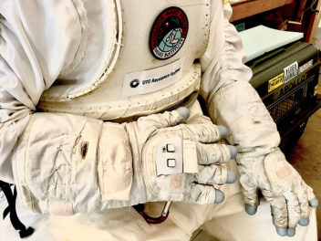 Slik ser prototypen av den smarte hansken ut. Foto: Haughton-Mars Project 