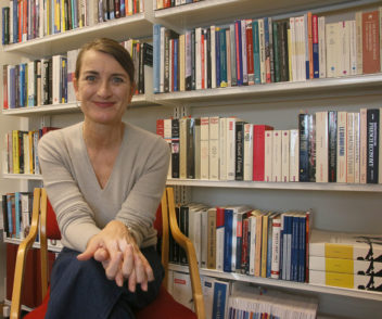Lise Rye er professor i europeisk samtidshistorie ved NTNU. Foto: Idun Haugan/NTNU
