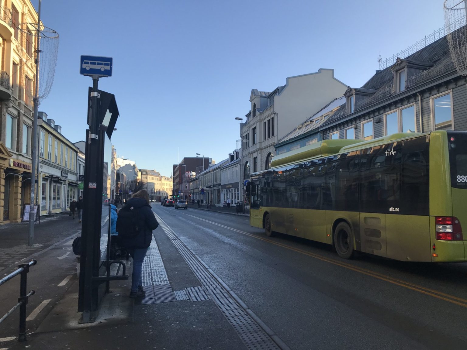 I Trondheim har det i høst skjedd store endringer i bussnettet som AtB drifter. Blant annet er det satt inn 16 elektriske busser. Trondheim er ett av casene som forskerne skal hente inn data fra. Foto: Idun Haugan / NTNU