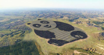 gigantisk solcelleanlegg i Kina utformet som landets nasjonalsymbol, pandaensom en panda, Kinas nasjonalsymbol. 