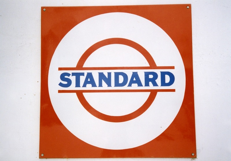 Standard Oil reklameskilt.