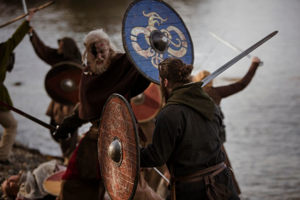 Bilde av vikinger som slåss.