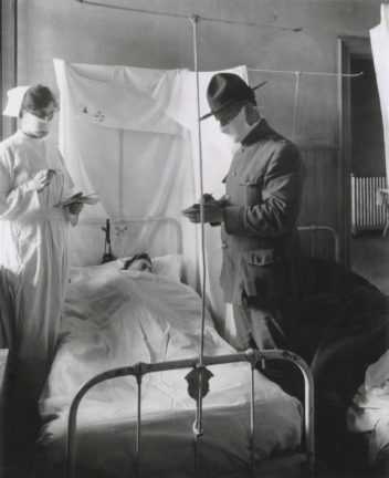 Pandemi Bildet viser et feltsykehus under spanskesyken