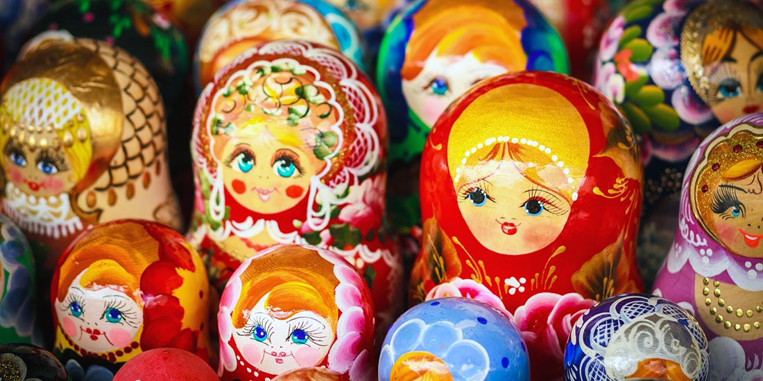 Bildet viser russiske dukker i sak om korrupsjon