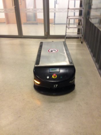 Roboter. Foto viser transportroboten ved St. Olavs hospital.