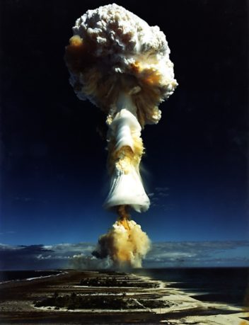 Moruroa. Bildet viser en prøvesprengning i 1970.