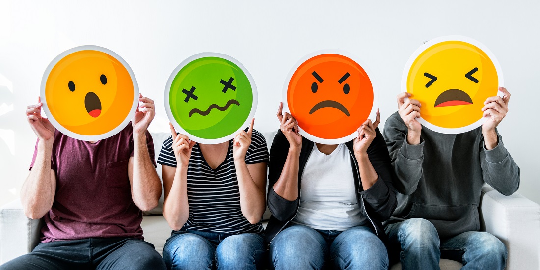 Humør. Illustrasjonen viser folk med ulike emojis.