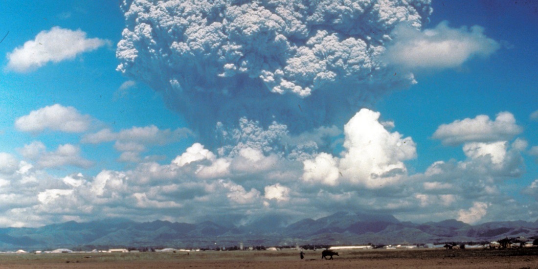 Geoengineering. Bildet viser Mount Pinatubos utbrudd i 1991.