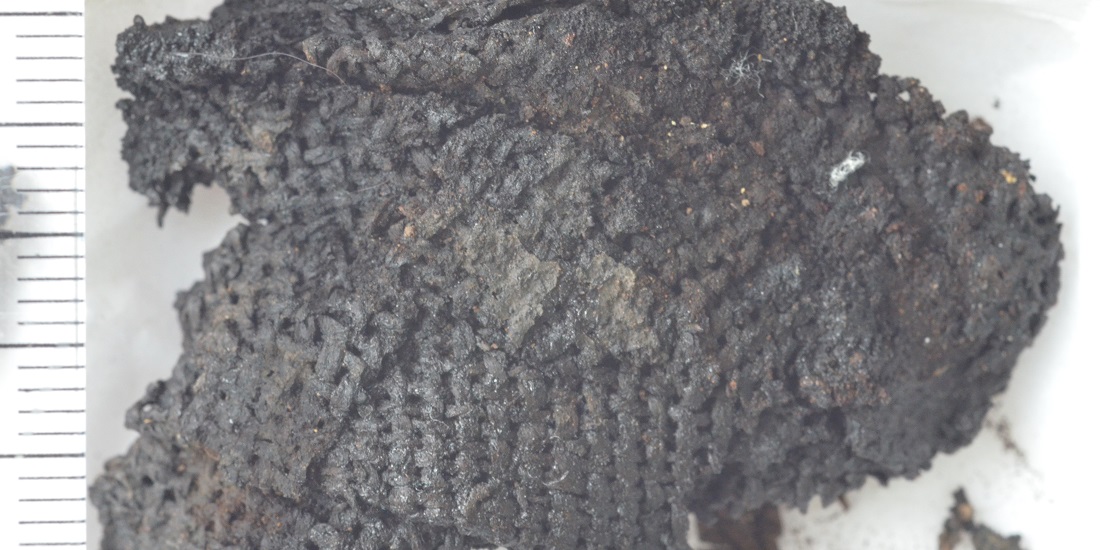 Catalhöyük. Bildet viser et tøystykke fra steinalderen.