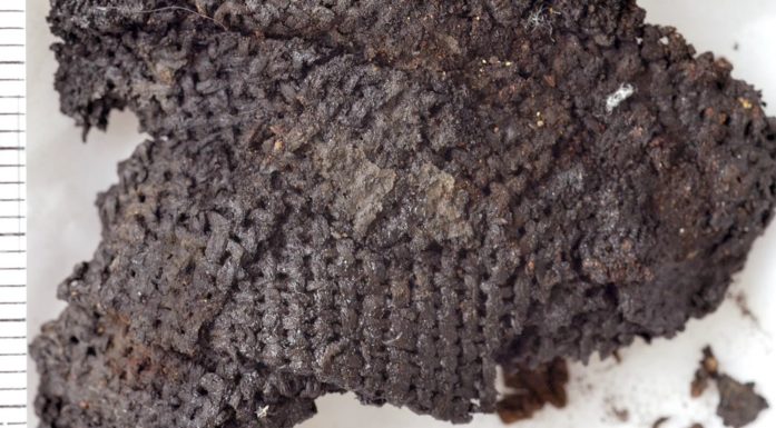 Catalhöyük. Bildet viser et tøystykke fra steinalderen.