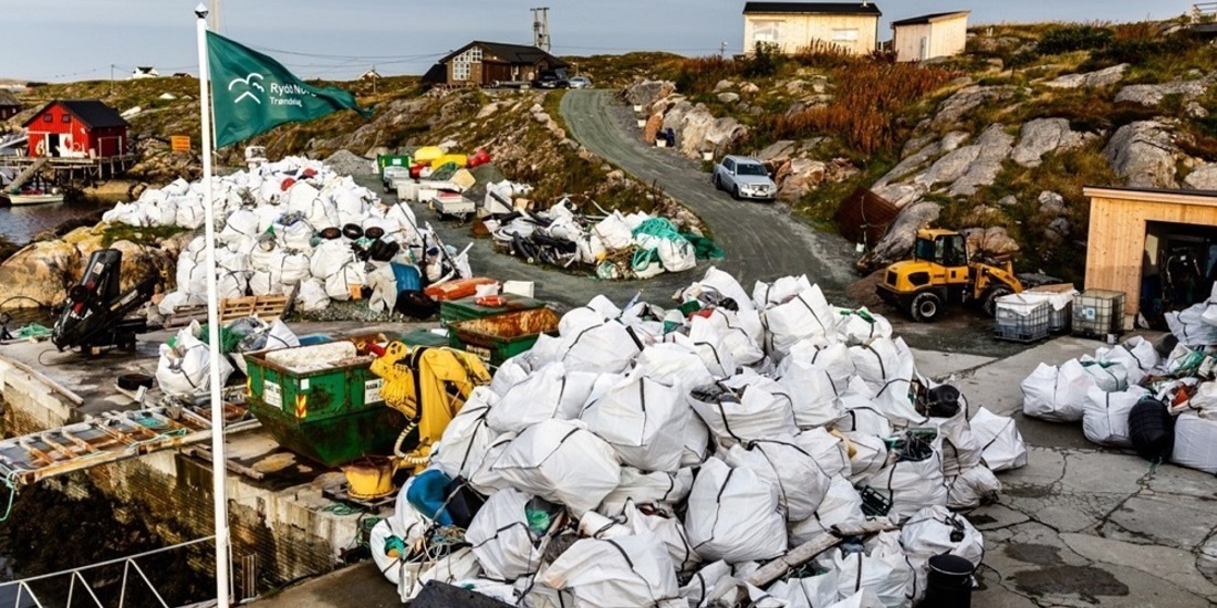 Mausund. Bildet viser mengder av plastsøppel samlet inn i 2021.
