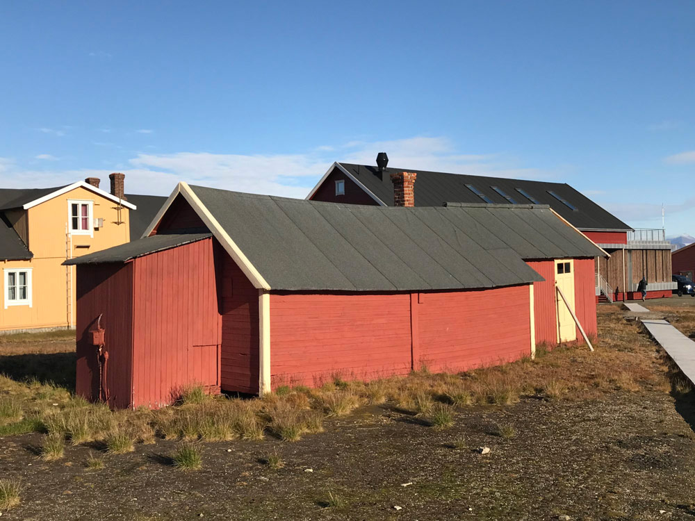 Klimaendringer truer dette huset, som trolig er Svalbards eldste.
