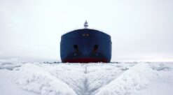 Tankskip. Bildet viser et tankskip i Arktis.