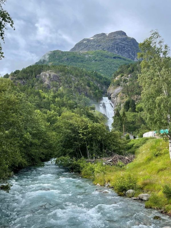 Bildet viser elva Glomsdøla.