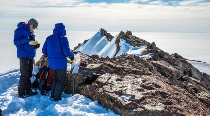 Antarktis. Bildet viser Carl Lundberg og Jenny Newall i Antarktis.