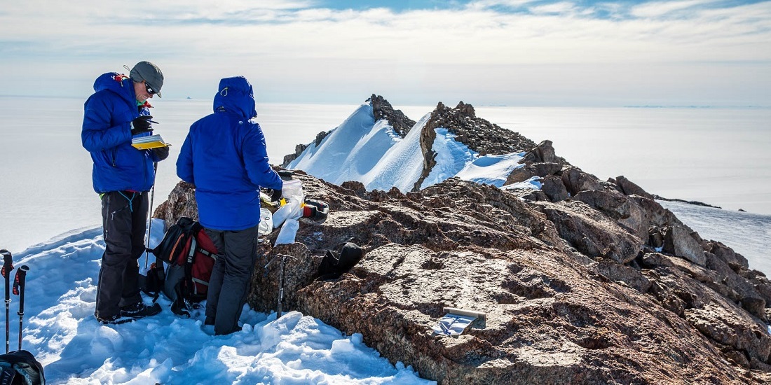 Antarktis. Bildet viser Carl Lundberg og Jenny Newall i Antarktis.