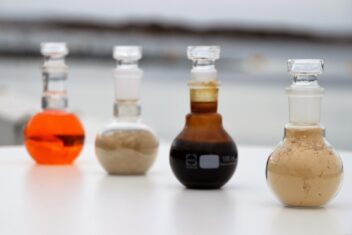 Laksehydrolysat. Bildet viser ulike produkter som kan lages av restråstoffet fra laks.