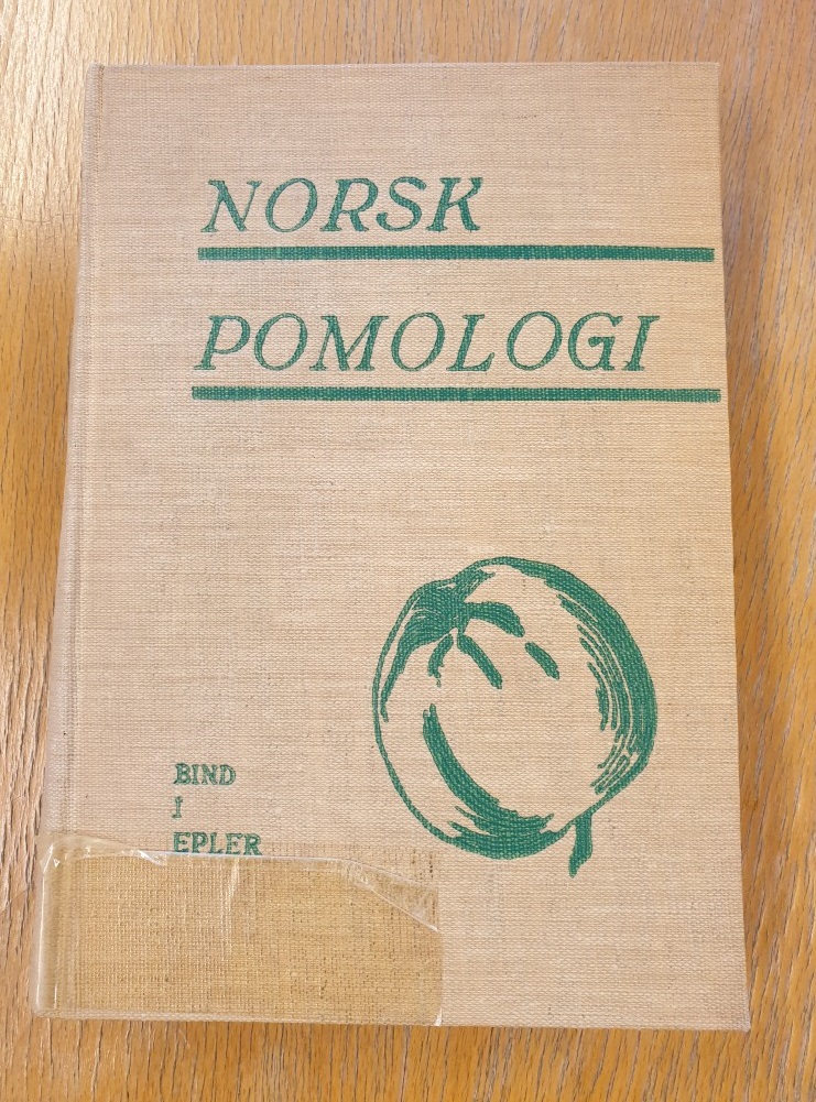 Malvikeple. Bildet viser boken «Norsk pomologi Bind I Epler».