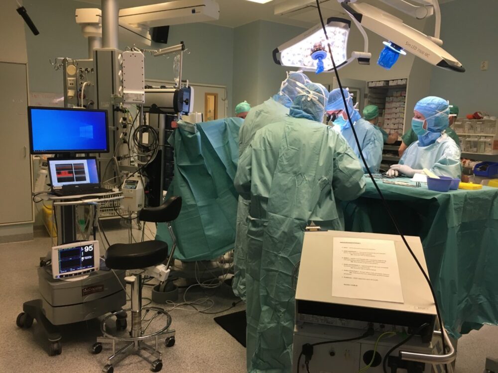 Ultralyd: Operasjonsteam i sykehus