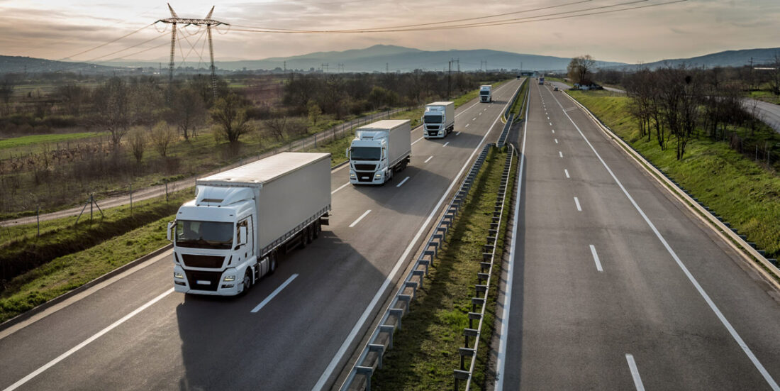 Sprengt kapasitet i strømnettet hindrer i dag elektrifisering av transportsektoren. Med tre smarte grep er det likevel mulig å bygge de fleste nye ladestasjoner, skriver forfatterne av denne kronikken. Foto: Shutterstock