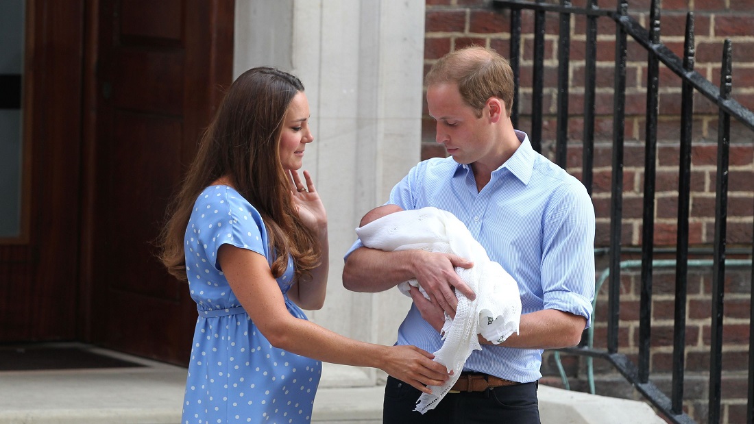 Armkrok. Bildet viser venstrehendte William som holder spedbarnet i høyre armkrok.