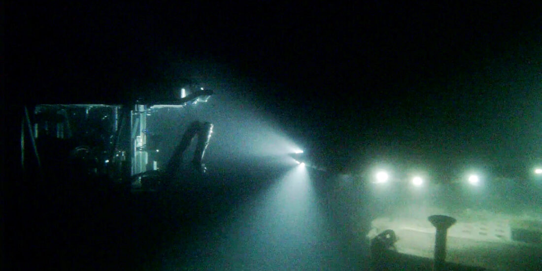 Bilde av en robot under vann. (data fra havområdene)