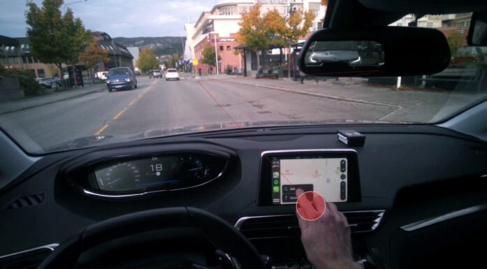 Trafikksikkerhet: Navigasjon på skjerm i bil fører til flere ulykker.