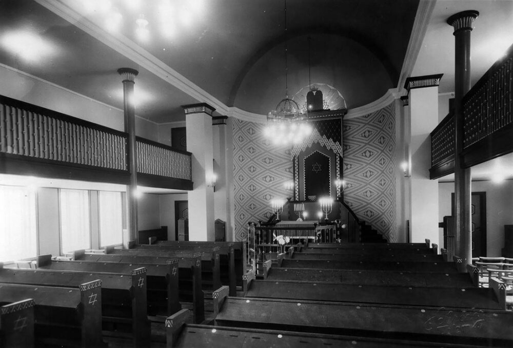 Norske jøder: Bildet viser synagogerommet i Arkitekt Christies gate 1b i Trondheim i anledning gjenåpningen i 1947.