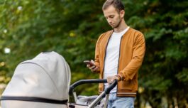 Hva gjør det med barna når foreldrene skroller på mobilen hele tida?