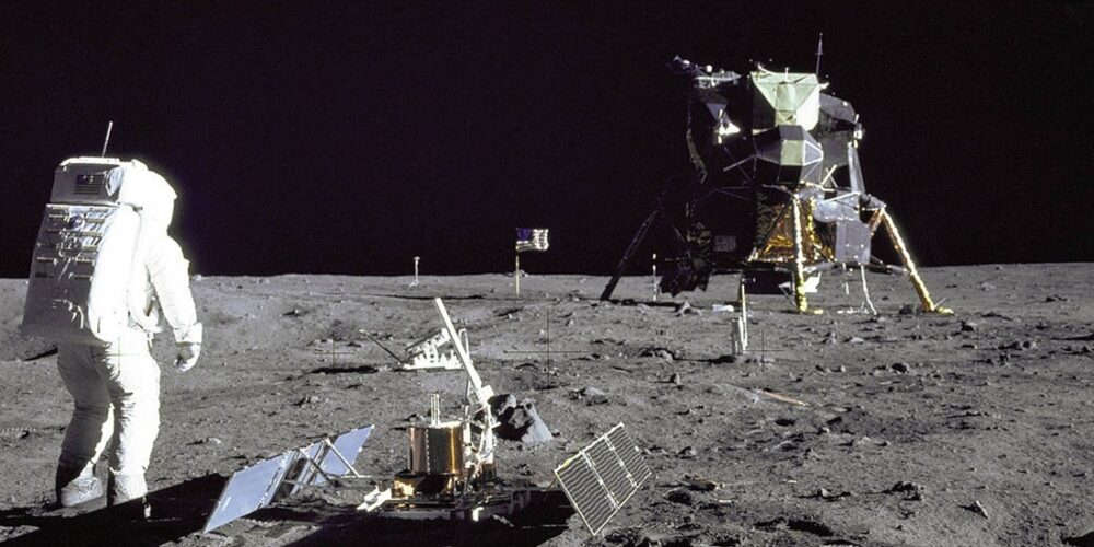 Konspirasjonsteorier. Bildet viser Buzz Aldrin på månen.