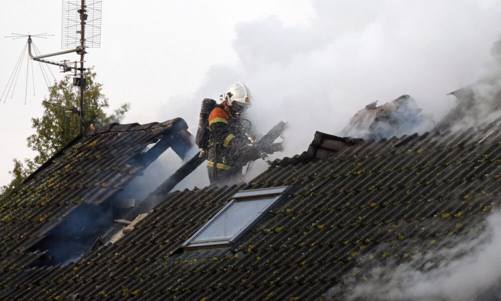 Yrkesrelatert angst. Bildet viser en brannkonstabel på jobb. 