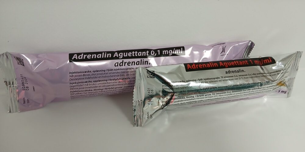 Bildet viser en dose adrenalin.